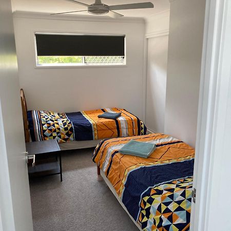 2Bd Family Or Couple Guesthouse Upstairs Near Turf Club, Hota In Bundall غولد كوست المظهر الخارجي الصورة