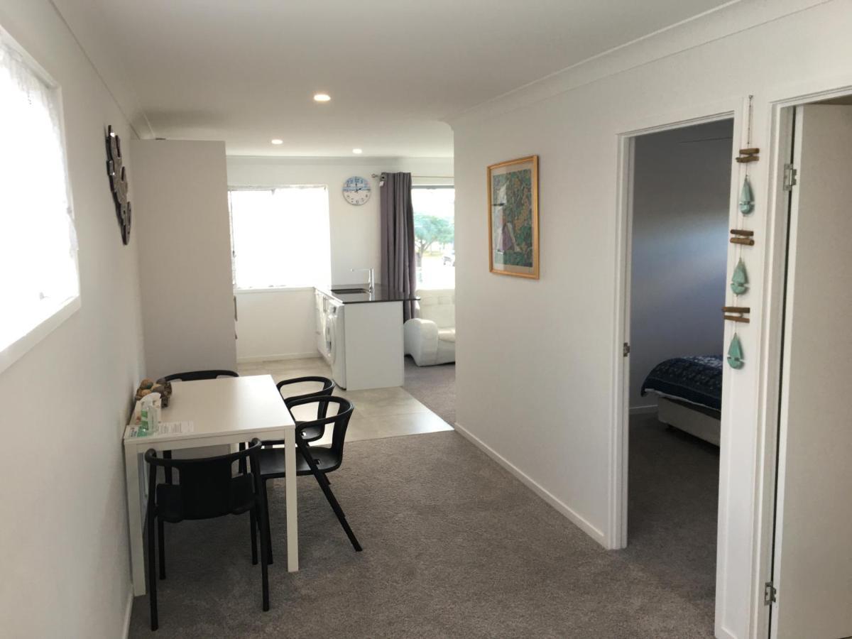 2Bd Family Or Couple Guesthouse Upstairs Near Turf Club, Hota In Bundall غولد كوست المظهر الخارجي الصورة